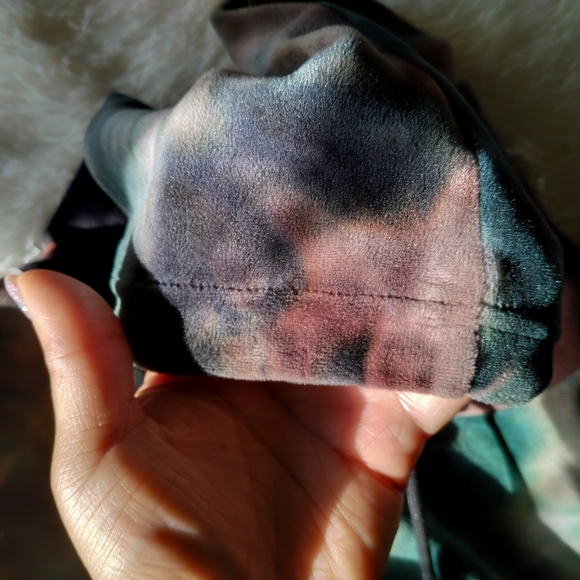 Two piece velvet velour high rise leggings and hoodie set size small - Picture 4 of 7